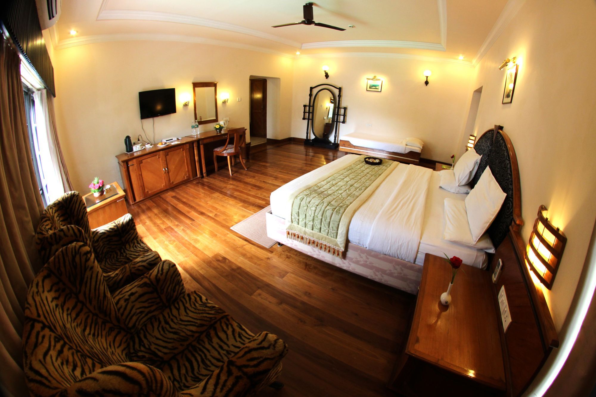 Ktdc Aranya Nivas Thekkady Hotel Kumily Buitenkant foto