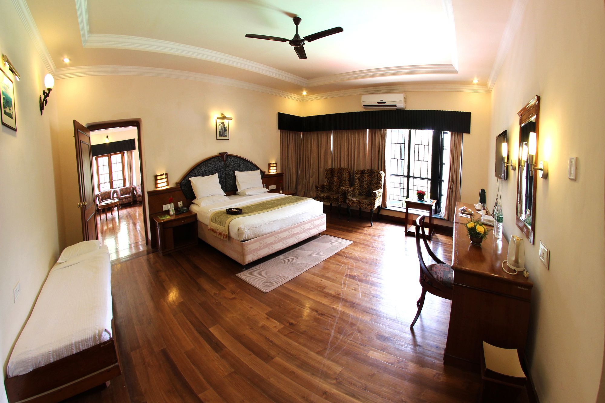 Ktdc Aranya Nivas Thekkady Hotel Kumily Buitenkant foto